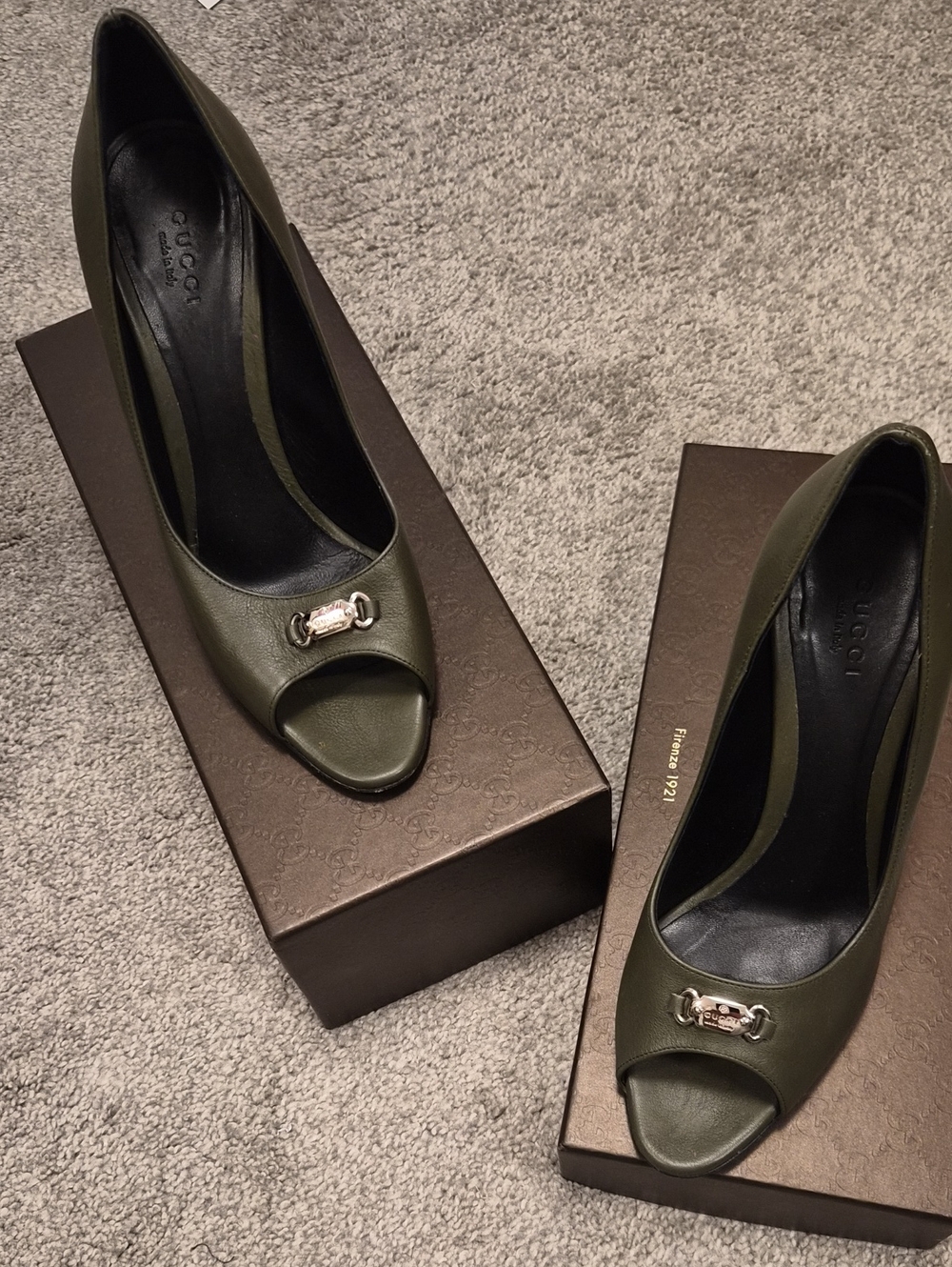 Gucci Olive Green Peep-Toe Leather Heels with Gold Bit